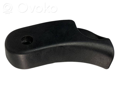 Dzinēja pārsega attaisīšanas rokturītis