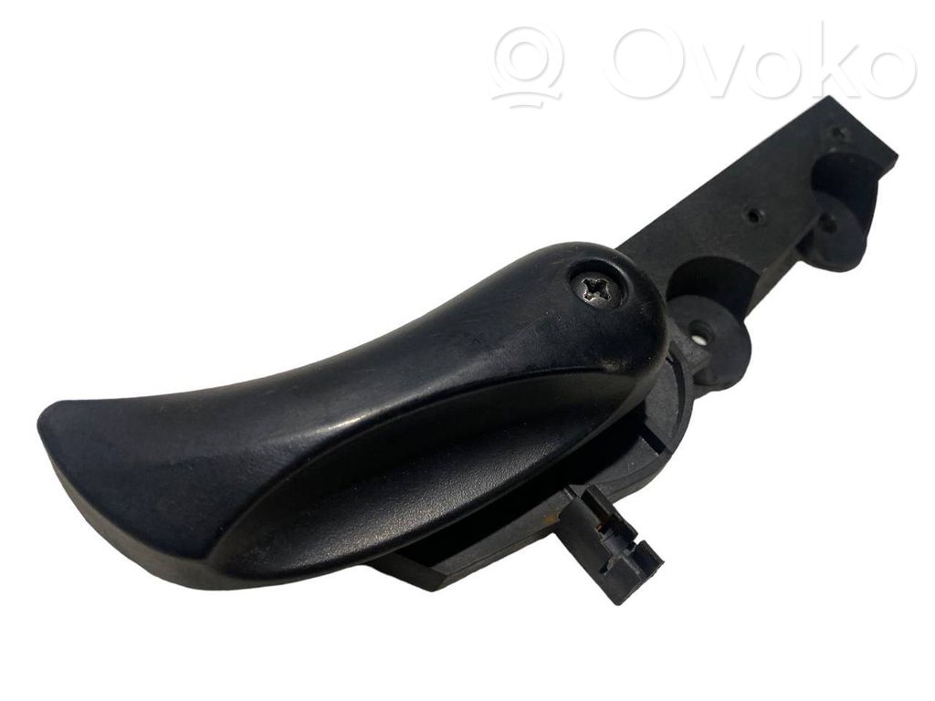 Dzinēja pārsega attaisīšanas rokturītis