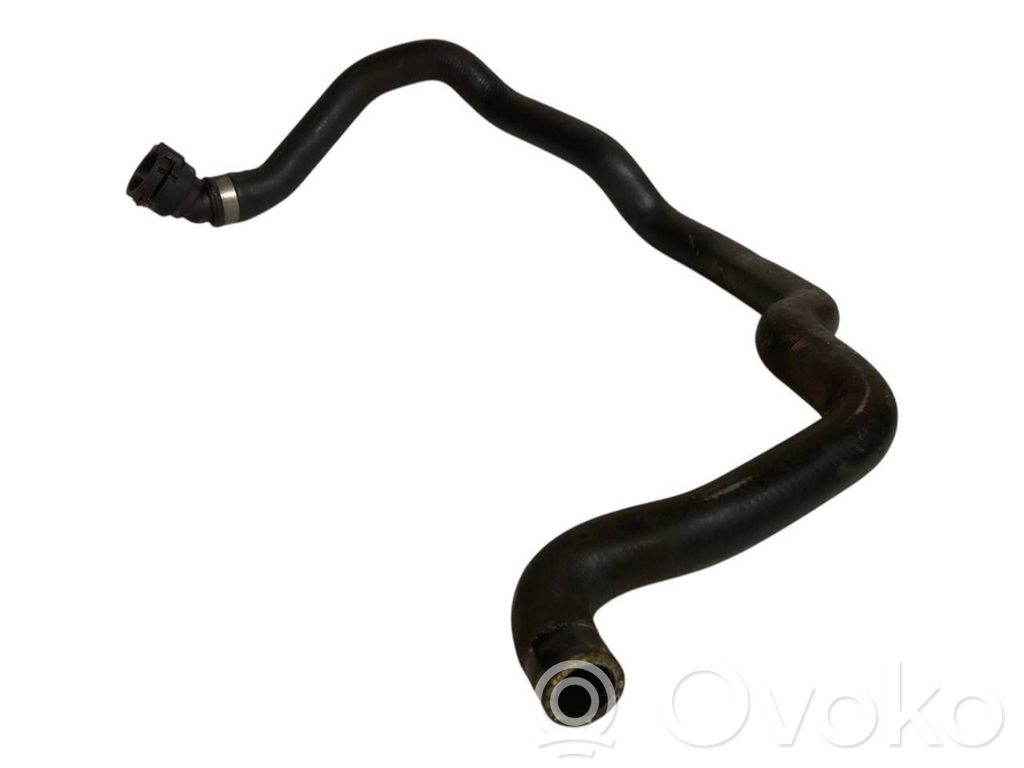 Caurulīte (-es) / šļūtene (-es)