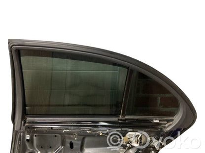 Задняя дверь