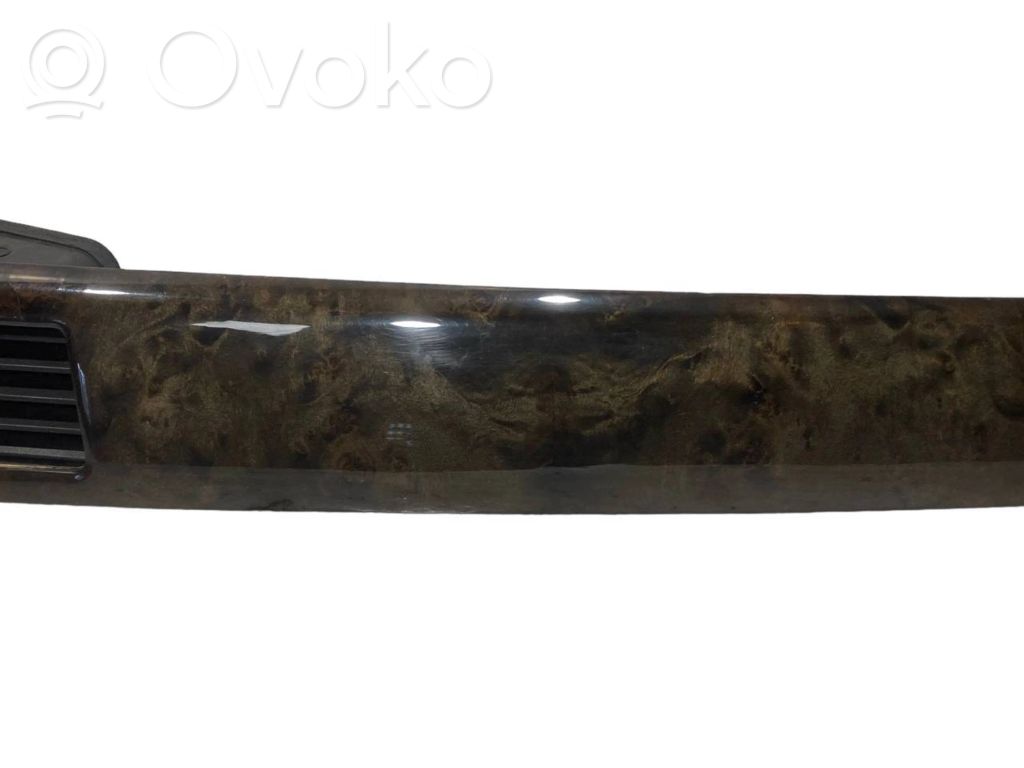 Декоративный щиток панели (центральный)