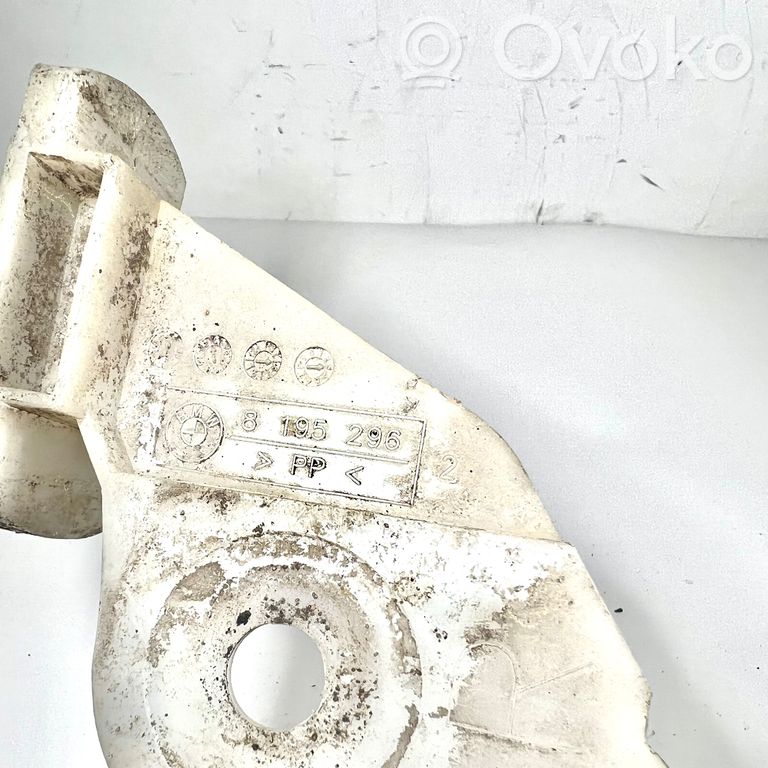 Priekšpusē bampera turētājs