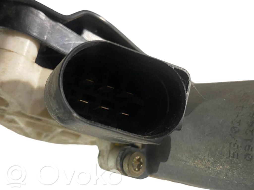 Priekšpusē elektriskā loga pacelšanas mehānisma komplekts