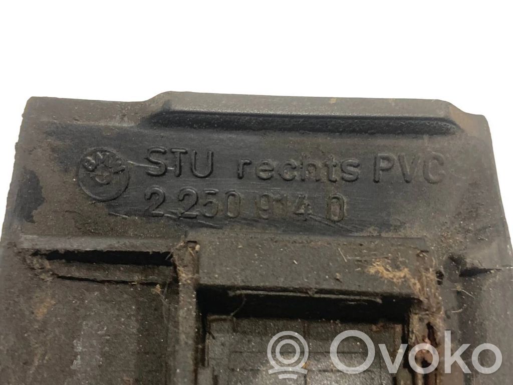 Aizmugurē durvju dekoratīvā apdare (moldings)