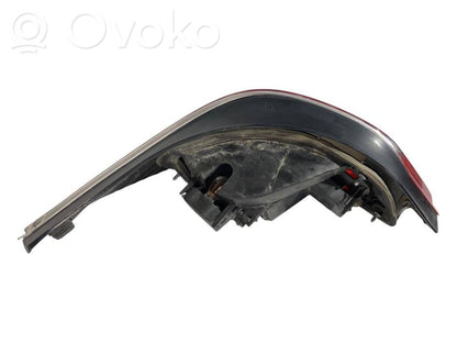 Aizmugurējais lukturis virsbūvē