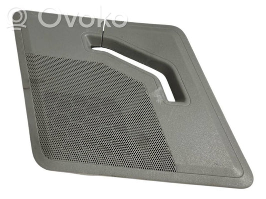 Augsto frekvenču skaļrunis (-i) priekšējās durvīs