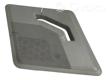 Augsto frekvenču skaļrunis (-i) priekšējās durvīs