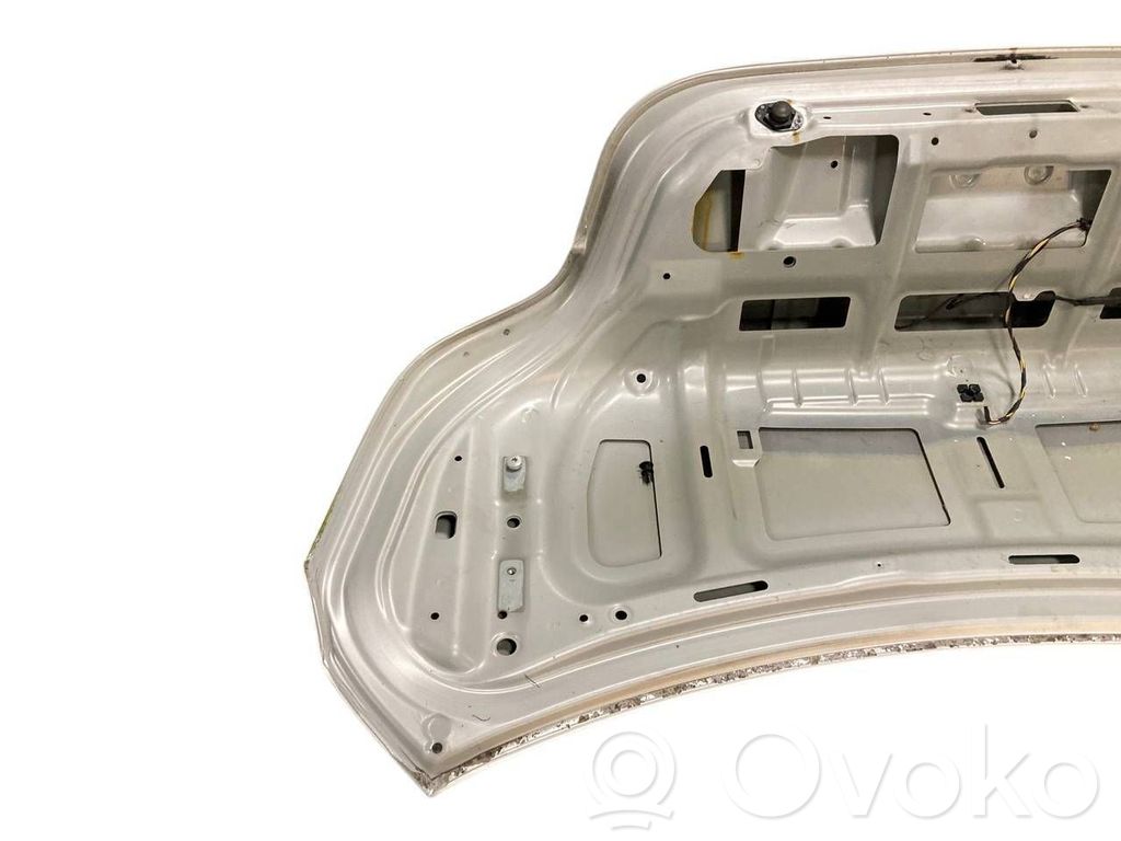 Задняя крышка (багажник)