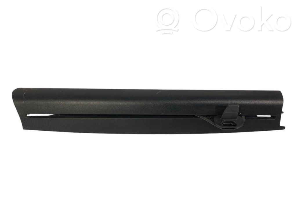 Механическая шторка заднего окна