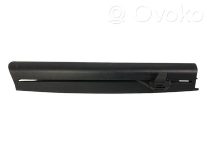 Механическая шторка заднего окна