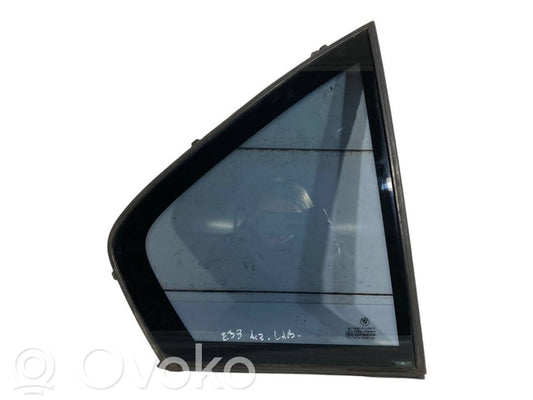 Mazais stikls "A" aizmugurējās durvīs