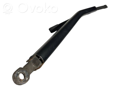 Aizmugurējā loga tīrītāja kājiņa