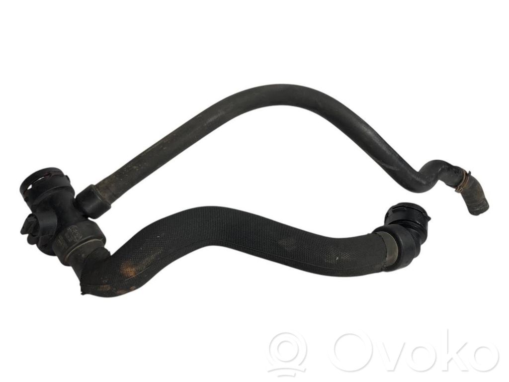 Caurulīte (-es) / šļūtene (-es)