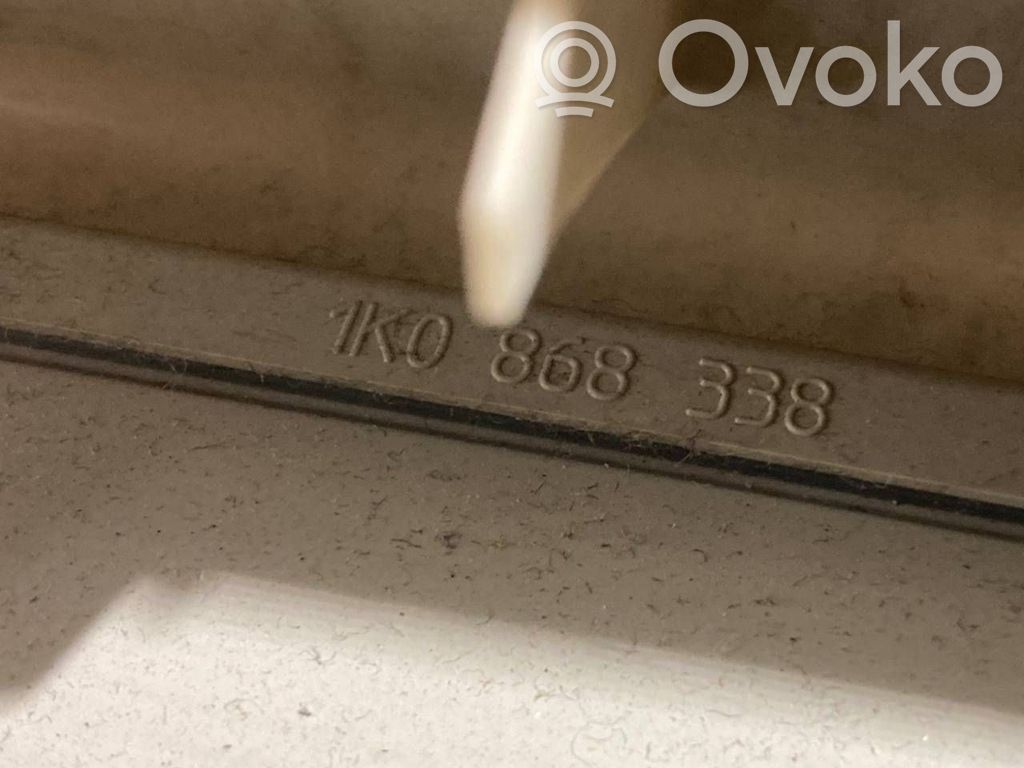 (B) statņa dekoratīvā apdare (augšdaļa)