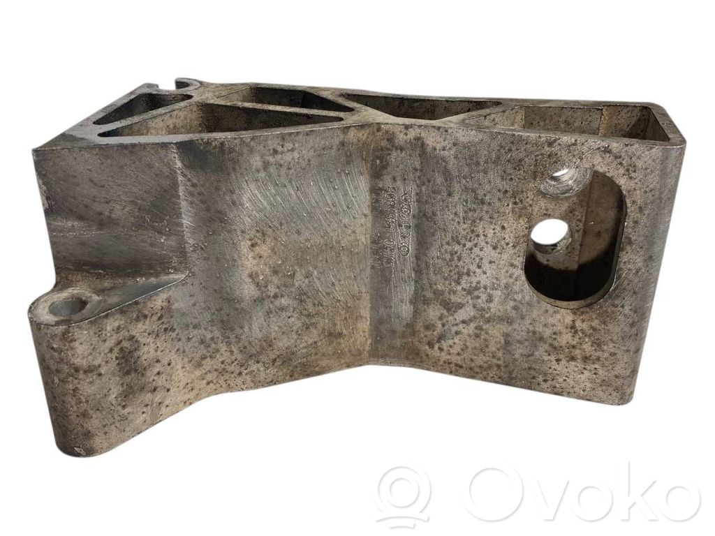 Dzinēja nostiprināšanas stiprinājums-kronšteins