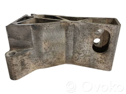 Dzinēja nostiprināšanas stiprinājums-kronšteins