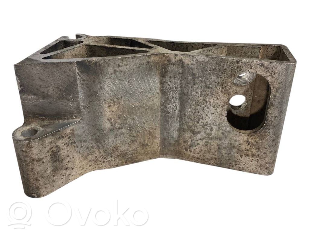 Dzinēja nostiprināšanas stiprinājums-kronšteins