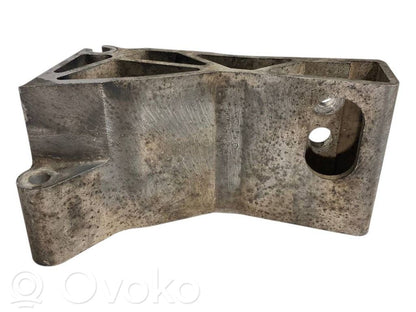 Dzinēja nostiprināšanas stiprinājums-kronšteins