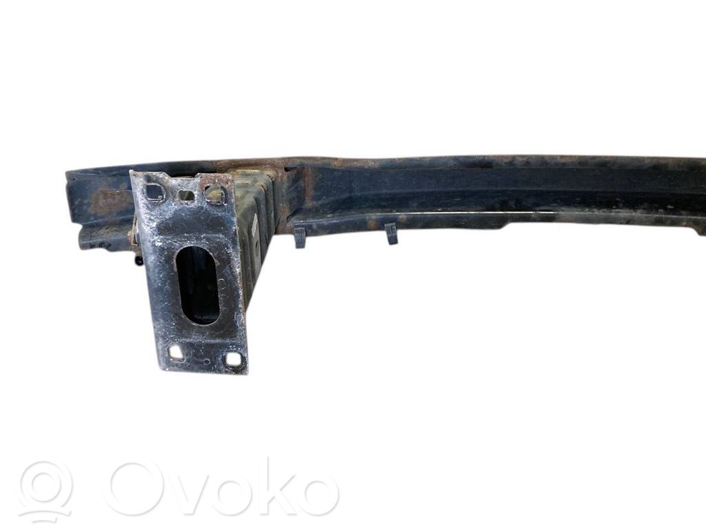 Priekšpusē bampera sija / balka