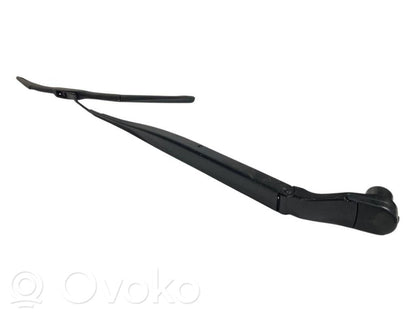 Priekšējā loga tīrītāja kājiņa