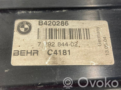 Radiatoru paneļa augšējā daļa (televizors)