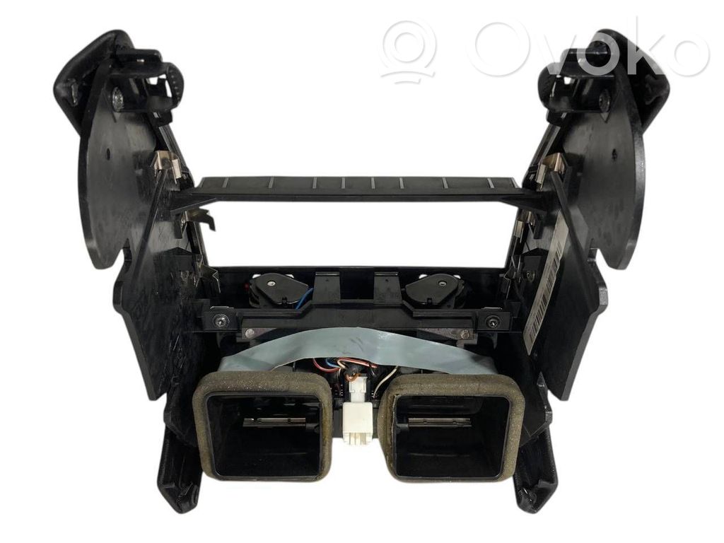 Задняя воздухо-вентиляционная решетка