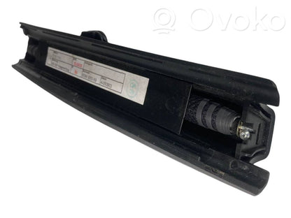 Aizmugurē logu aizkars