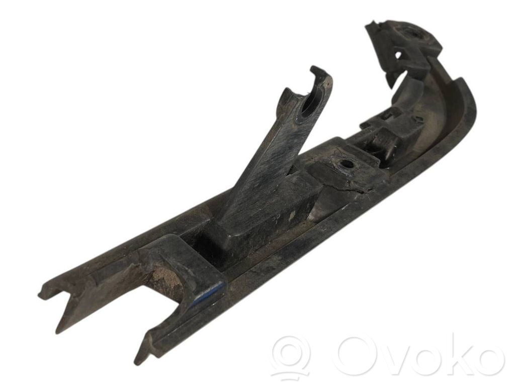 Rear bumper mounting bracket