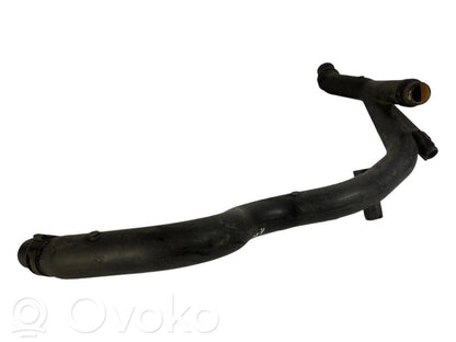 Caurulīte (-es) / šļūtene (-es)