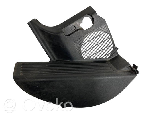 Kāju zonas sānu dekoratīvā apdare