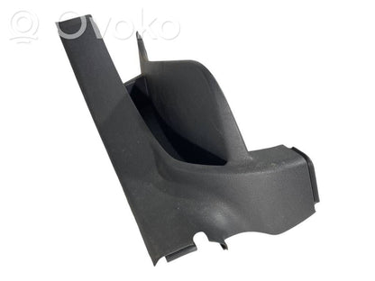 Sānu dekoratīvā apdare pie aizmugurējā sēdekļa (apakšdaļa)