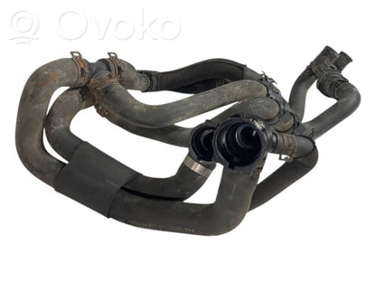 Caurulīte (-es) / šļūtene (-es)