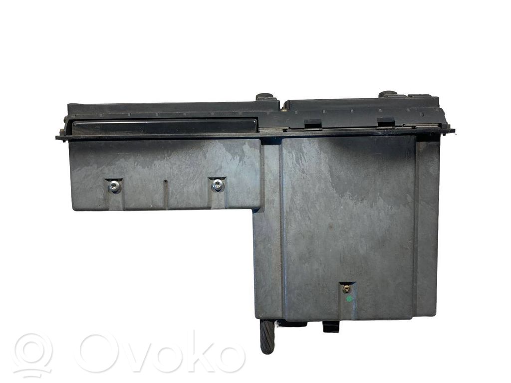 Radio / CD/DVD atskaņotājs / navigācija