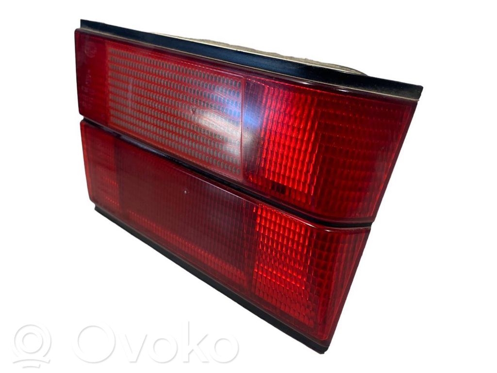 Aizmugurējais lukturis pārsegā