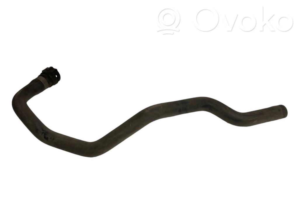 Caurulīte (-es) / šļūtene (-es)