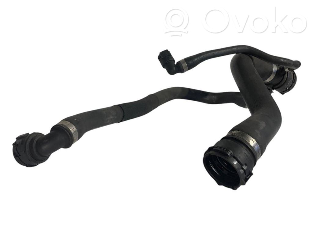 Caurulīte (-es) / šļūtene (-es)