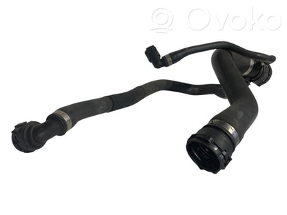 Caurulīte (-es) / šļūtene (-es)