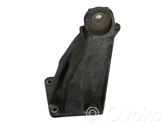 Engine mounting bracket