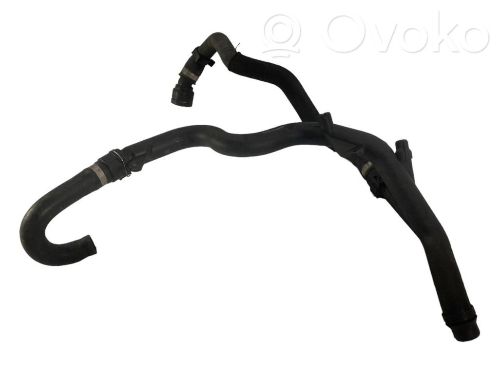 Caurulīte (-es) / šļūtene (-es)