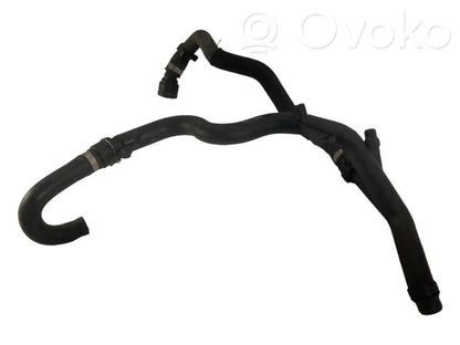 Caurulīte (-es) / šļūtene (-es)