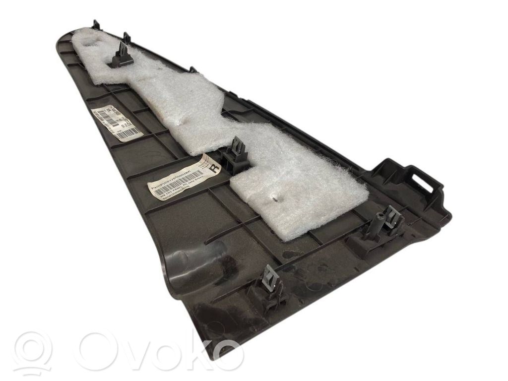 Sānu dekoratīvā apdare (priekšā)