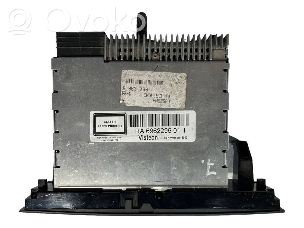 Radio / CD/DVD atskaņotājs / navigācija