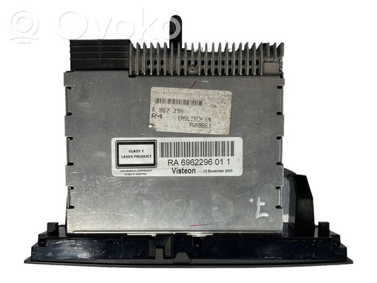 Radio / CD/DVD player / navigation