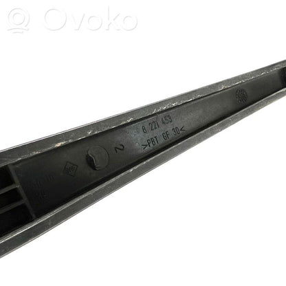 Aizmugurējā loga tīrītāja kājiņa