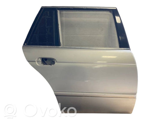 Aizmugurējās durvis