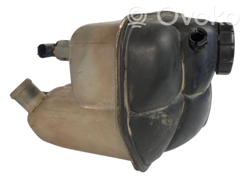 Dzesēšanas šķidruma izplešanās tvertne