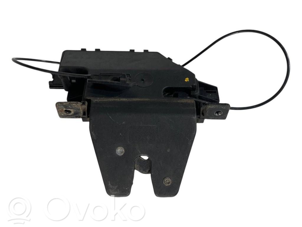 Aizmugurējā pārsega slēdzene