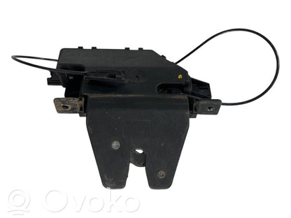 Aizmugurējā pārsega slēdzene