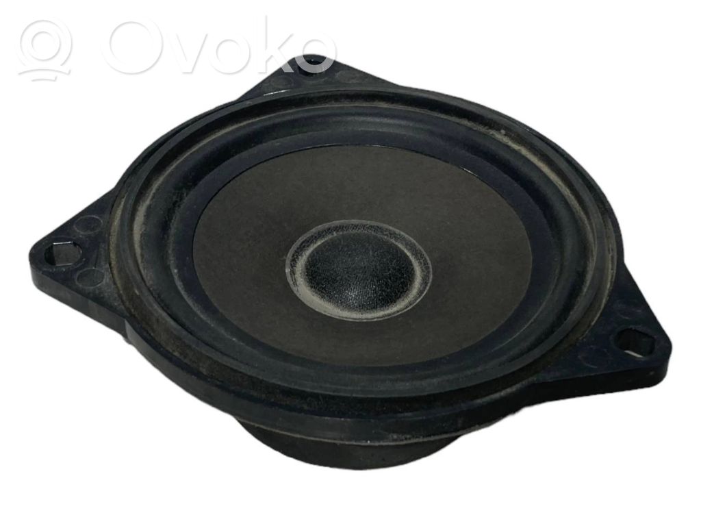 Skaļrunis (-i) priekšējās durvīs