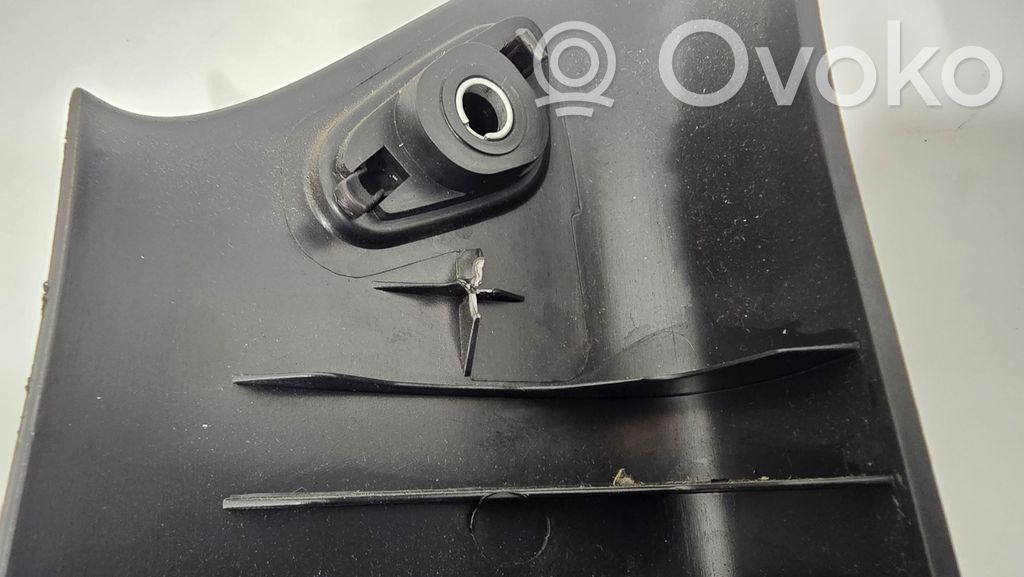 (A) statņa dekoratīvā apdare